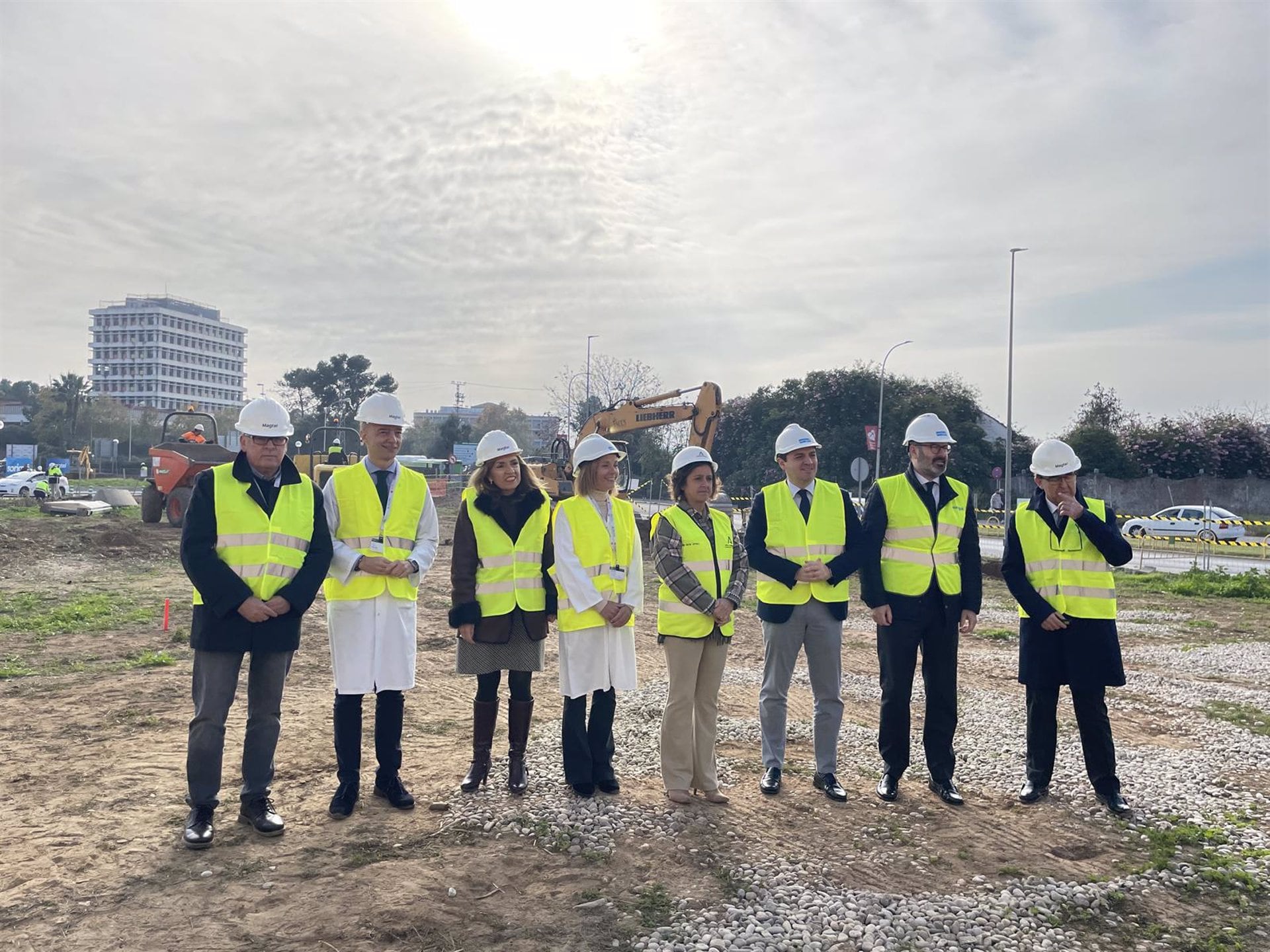 Las autoridades visitan las obras del nuevo edificio de Consultas Externas Materno Infantil del hospital Reina Sofía de Córdoba