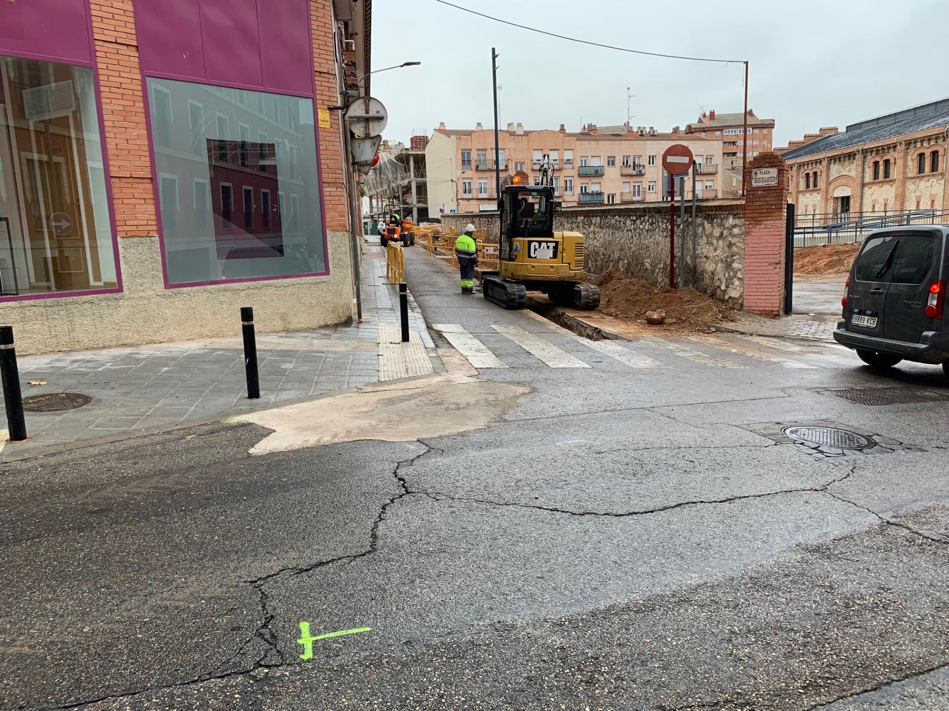 Obras abastecimiento agua junto al Mercado de Abastos