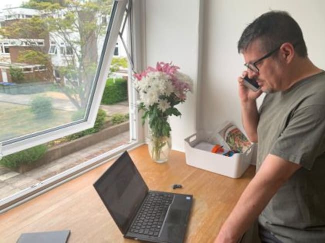 Alfredo Benito atiende la llamada del programa Hoy por hoy desde su casa en Londres