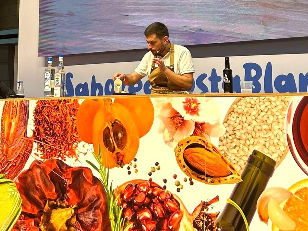 Mario Piñol deleita en Alicante Gastronómica con una reinterpretación del gazpachuelo andaluz