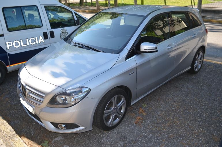 Este era uno de los vehículos que el detenido intentaba vender a varias personas