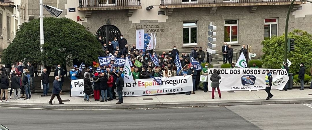 Concentración de los sindicatos de Policía frente a la Delegación del Gobierno