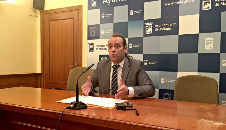 Juan Cassà, el portavoz de Ciudadanos, durante su rueda de prensa en el ayuntamiento de Málaga