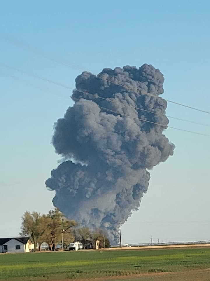 Así se veía el humo desprendido por la explosión en una granja en Texas.