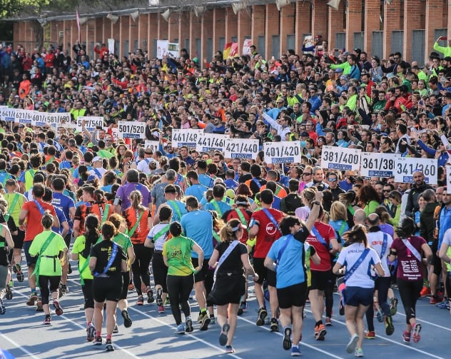 Salida de los corredores de esta competición por relevos