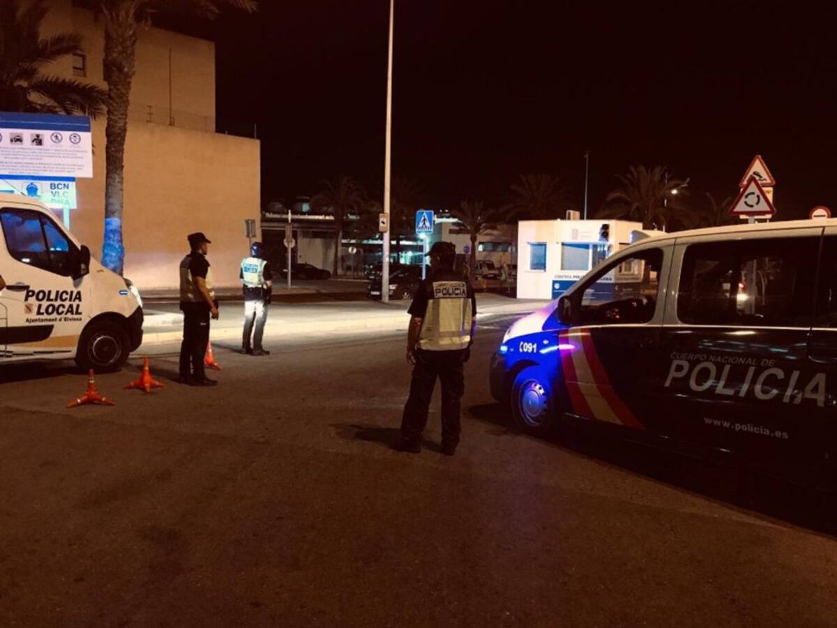 Pasa a disposición judicial en Ibiza tras intentar huir de la policía con dos bolsas de cocaína