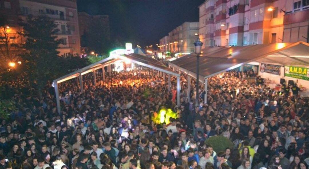 Publico en las fiestas del Barrio Covadonga