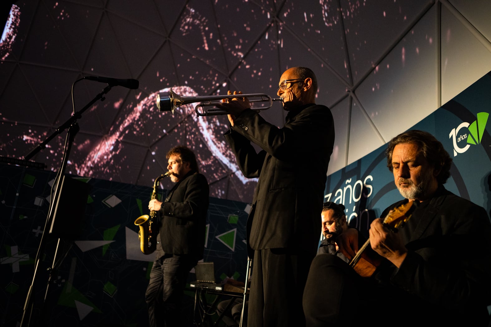 La amplia trayectoria de este grupo de Dixieland hace posible la amplia depuración de sus arreglos