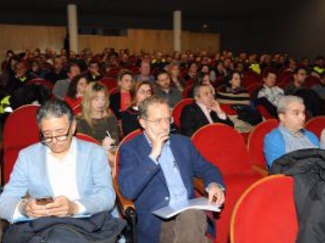 Nacho Herranz (Jefe de Gabinete) y Manuel Saravia (Urbanismo) en la asamblea de los trabajadores de Aguas de Valladolid