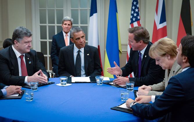 Reunión de Obama, Merkel y Cameron con el presidente ucraniano Petro Poroshenko en el marco de la cumbre de la OTAN