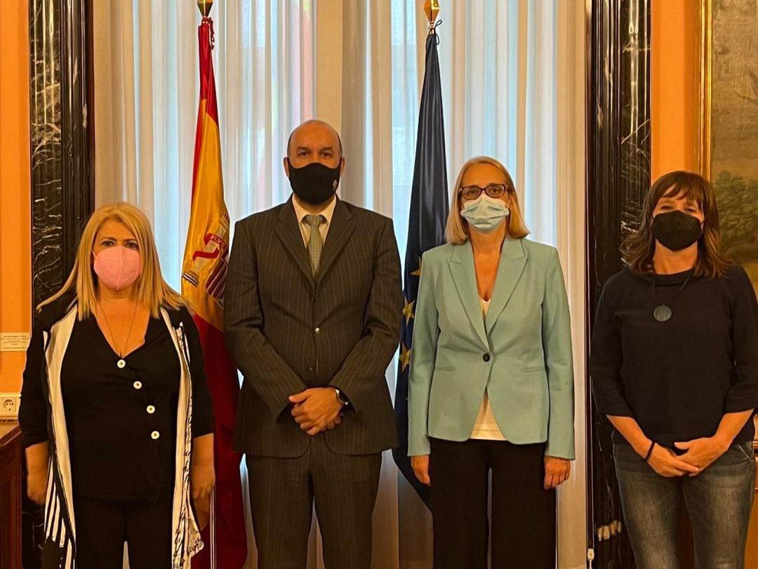 La alcaldesa Maámen Sánchez y la delegada municipal Laura Álvarez durante la reunión en el Ministerio de Hacienda