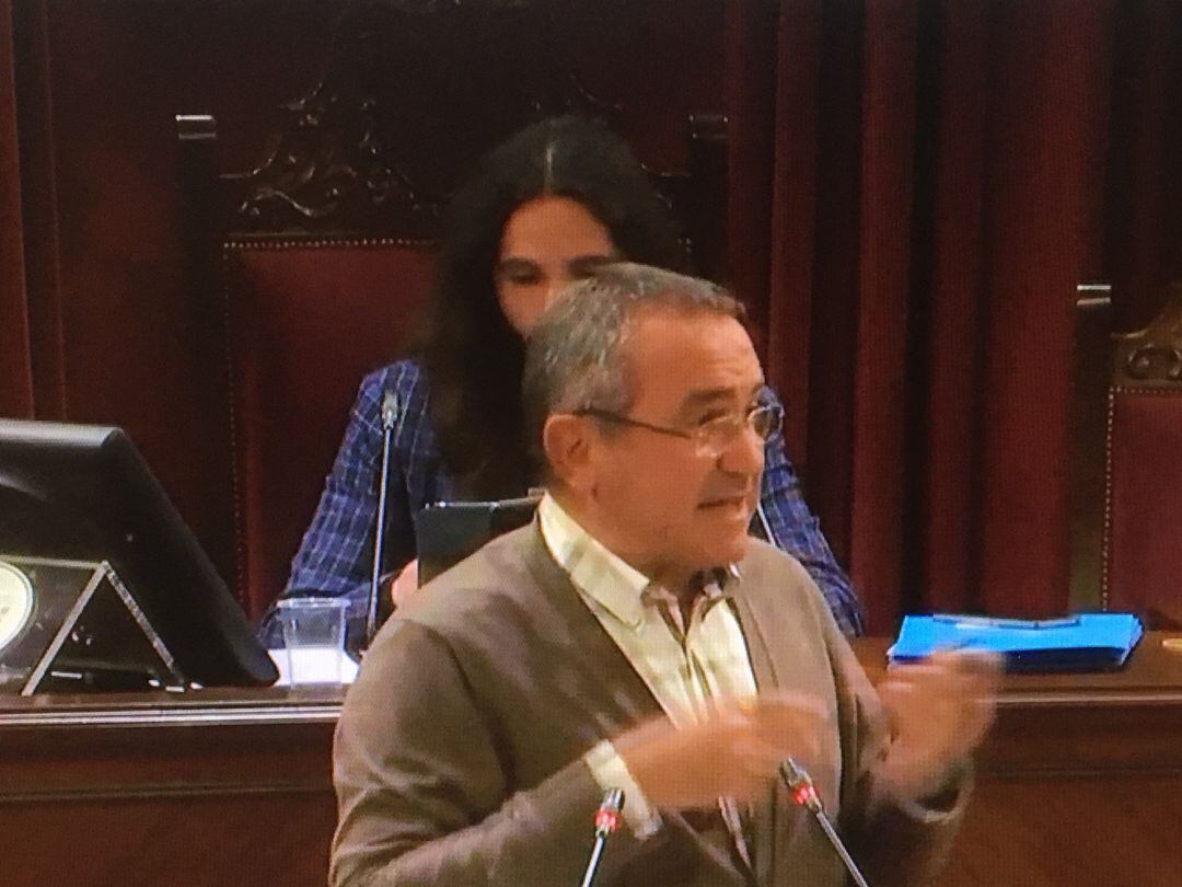 Xicu tarrés en el Parlament 