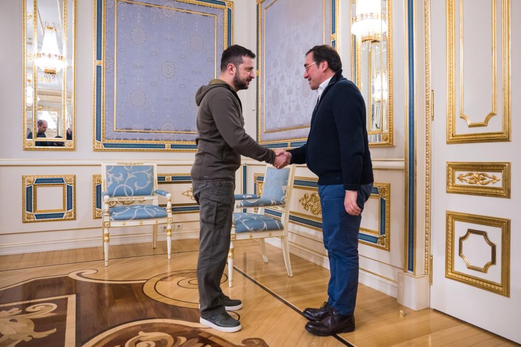 El presidente de Ucrania, Volodímir Zelenski, se ha reunido este miércoles en Kiev, con el ministro español de Asuntos Exteriores, José Manuel Albares.