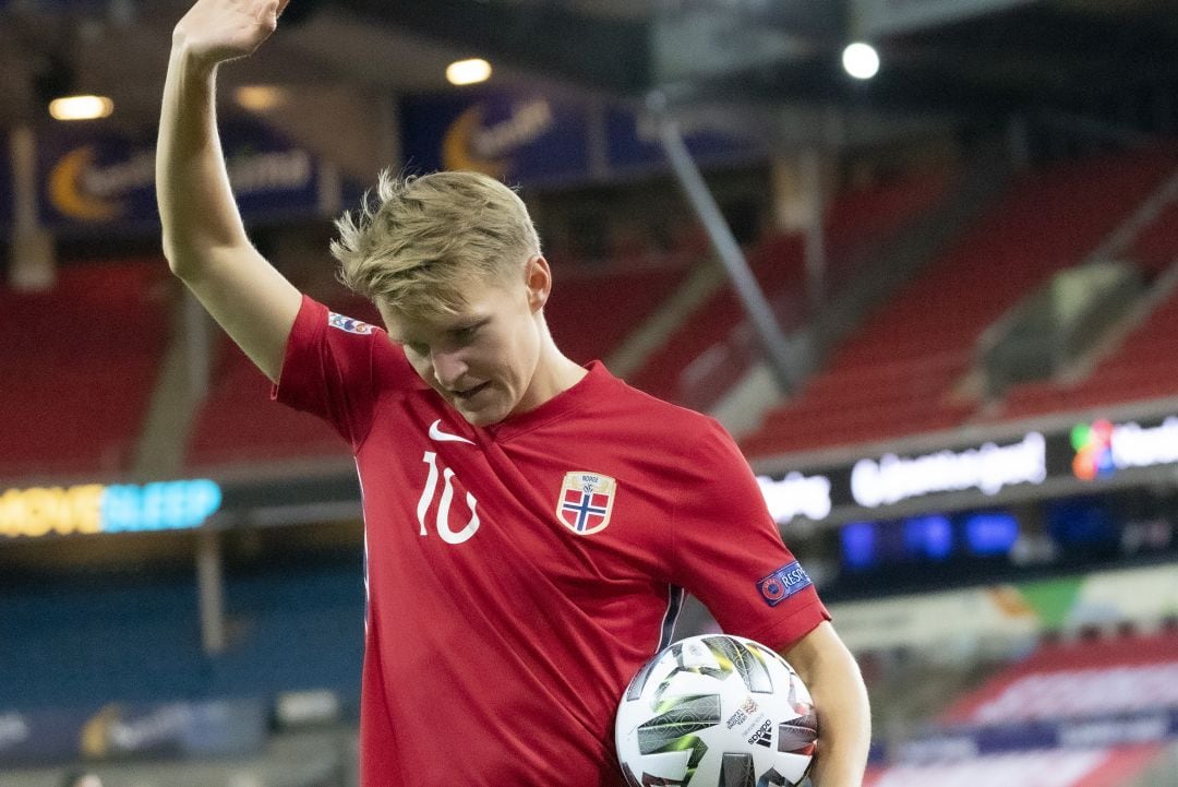 Martin Odegaard en un partido entre Noruega e Irlanda. 