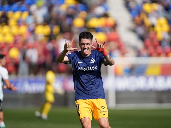 Lautaro celebra un dels gols davant el Racing el passat diumenge. El davanter tricolor ja és el pitxitxi de l'equip