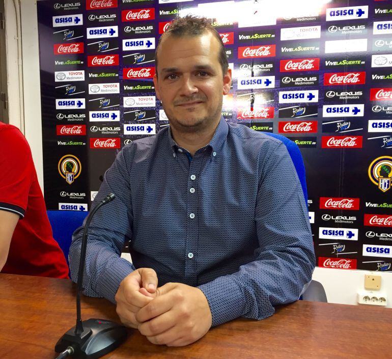 El entrenador del Hércules San Vicente, Jordi Durán, en la sala de prensa del estadio José Rico Pérez