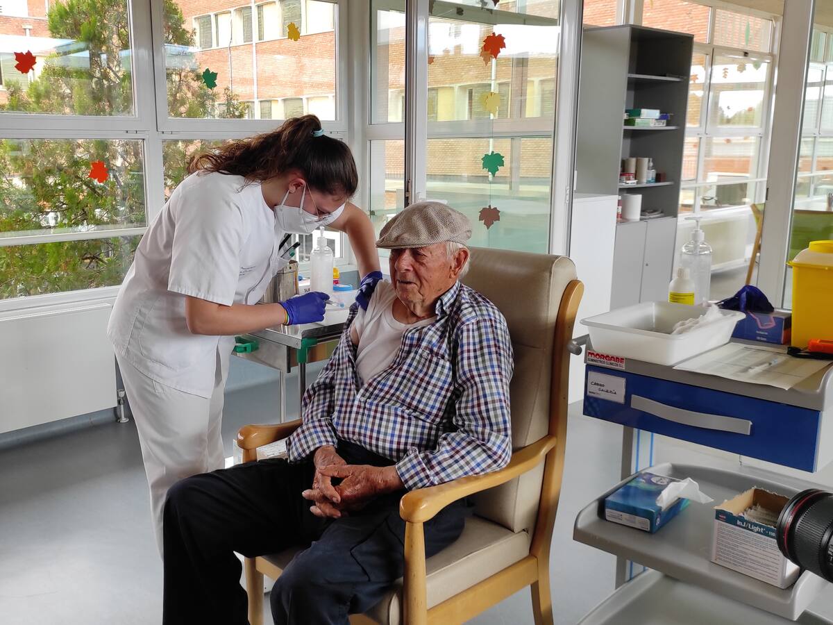 Comienza la vacunación simultánea frente al Covid y la gripe en Calahorra