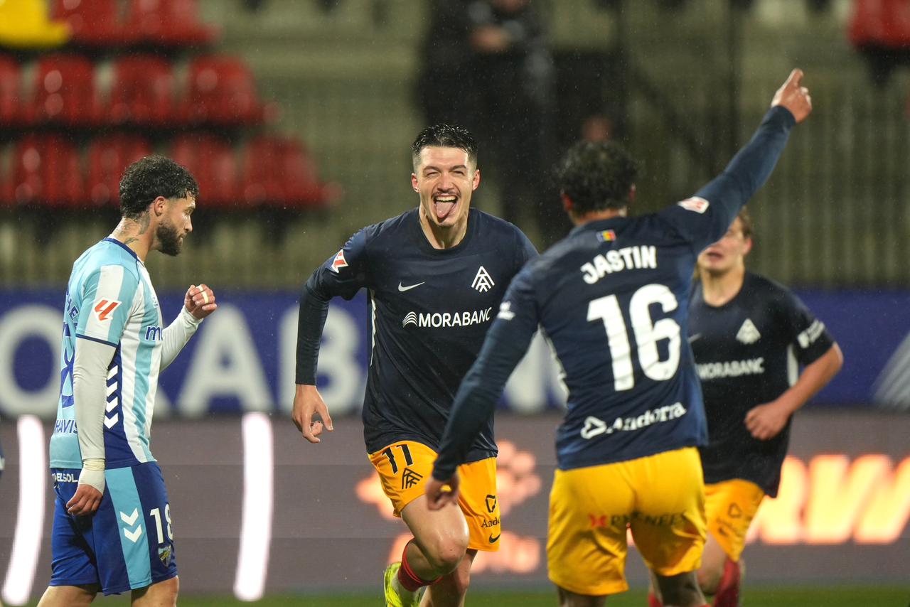 Els jugadors de l'FC Andorra celebren un dels gols que van representar la remuntada i l'empat davant el Màlaga aquest dimarts al nou estadi de la FAF a Encamp