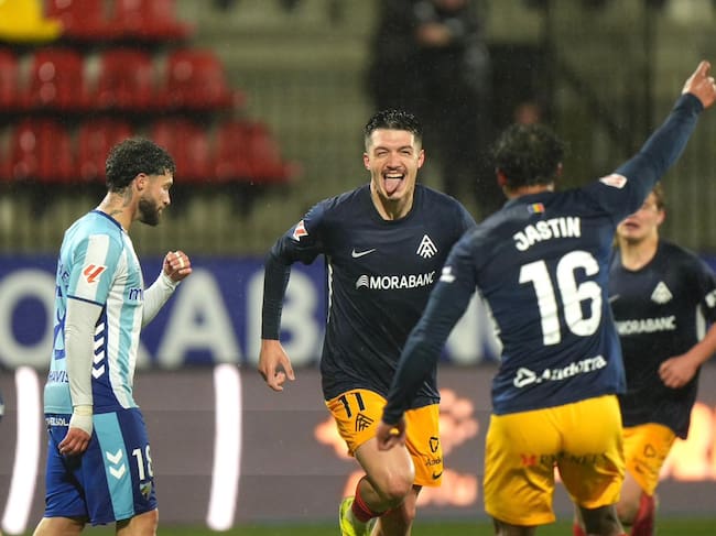 Els jugadors de l'FC Andorra celebren un dels gols que van representar la remuntada i l'empat davant el Màlaga aquest dimarts al nou estadi de la FAF a Encamp