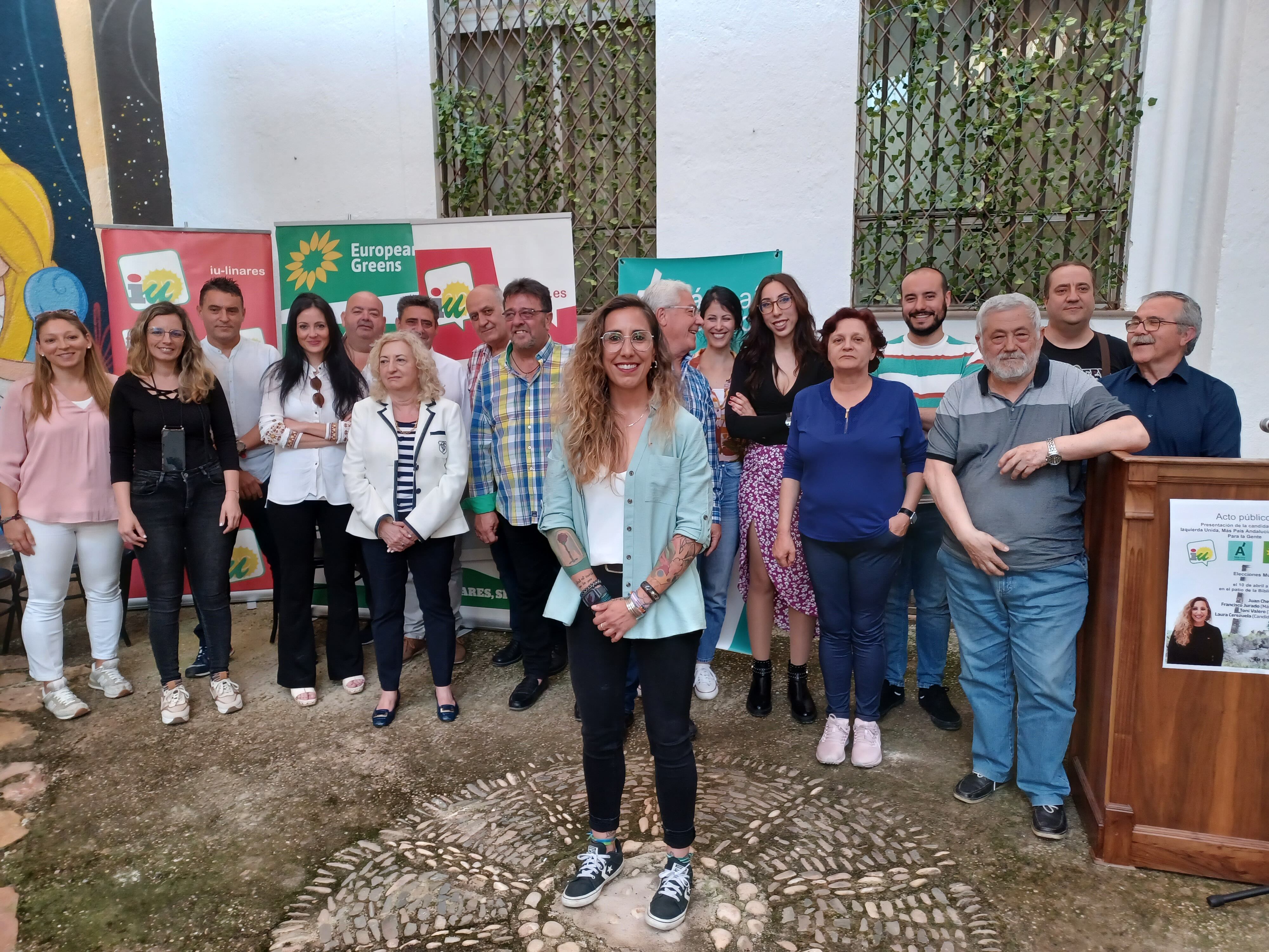 Laura Cerezuela junto al resto de personas que componen la lista de la coalición de izquierdas para el 28M.