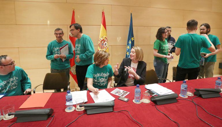 Reunión de la Plataforma por la Escuela Pública en las Cortes