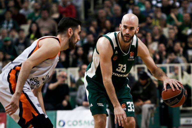Athens (Greece),Nick Calathes of Panathinaikos in action with Rafa Martinez (L) of Valecncia during the Euroleague match between Panathinaikos and Valencia in Athens, Greece, 30 March 2018. (Euroliga, Baloncesto, Grecia, Atenas) EFEEPA, Georgia Panagopoul