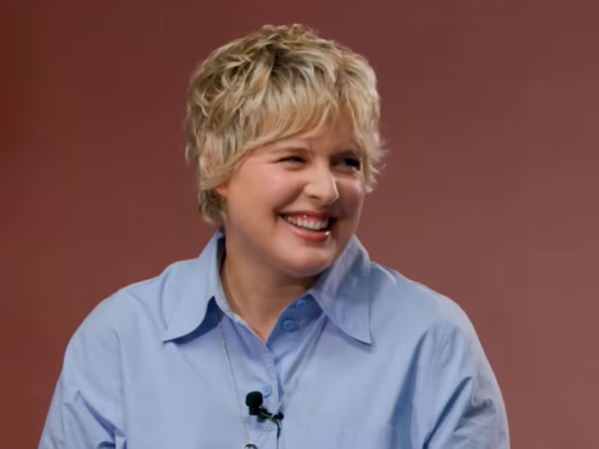 Tania Llasera cuenta una anécdota familiar en 'La cena de los idiotés'