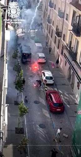 Altercados entre hinchas del Racing y del Oviedo en Santander .