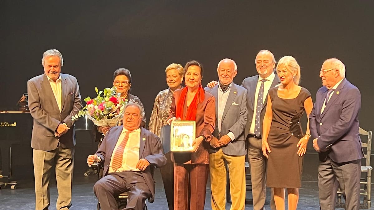 Carmen Linares y Francisco Viedma reconocidos por la Confederación Andaluza de Peñas Flamencas y la Consejería de Cultura (Instituto Andaluz del Flamenco)