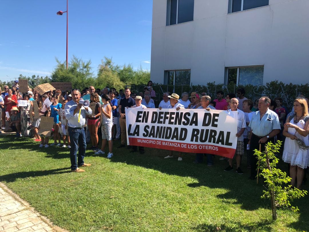 Protesta en Valencia de Don Juan por los recortes en sanidad