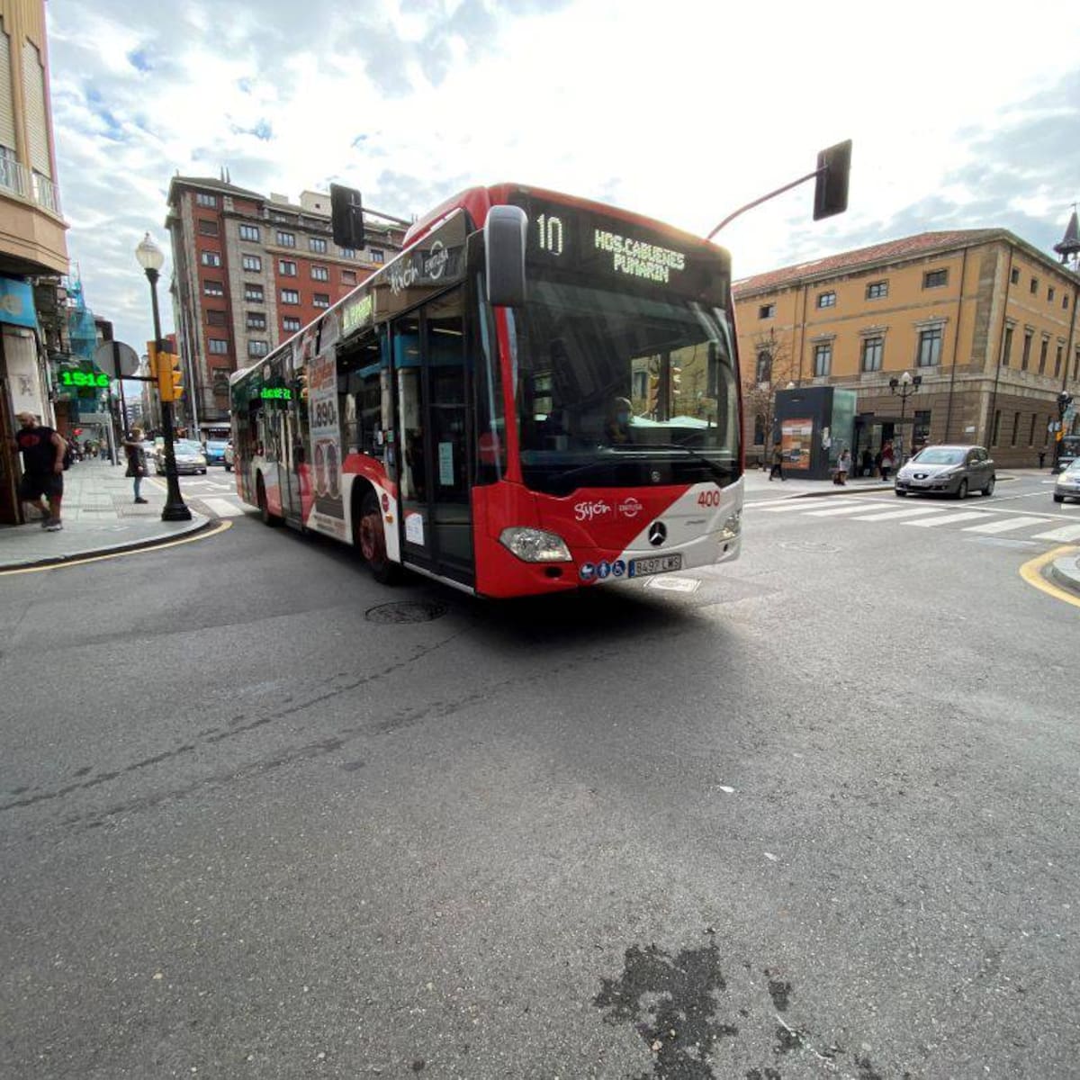 Los conductores de EMTUSA rechazan aumento de servicios con horas extra