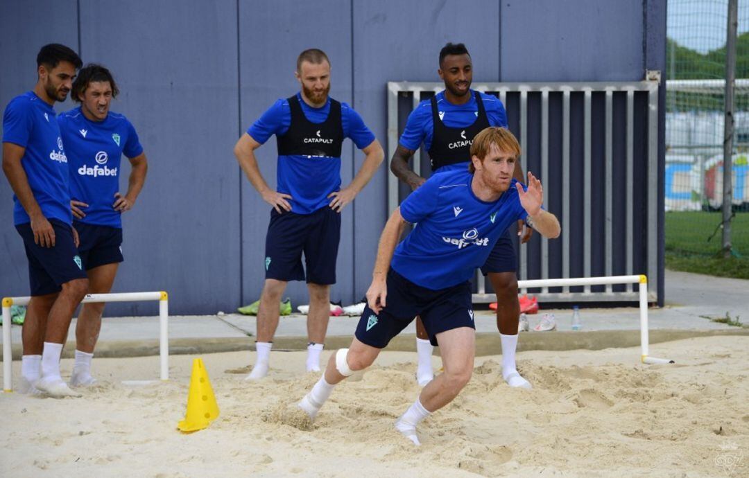 Álex Fernández durante un entrenamiento de esta pretemporada en la ciudad deportiva de El Rosal.