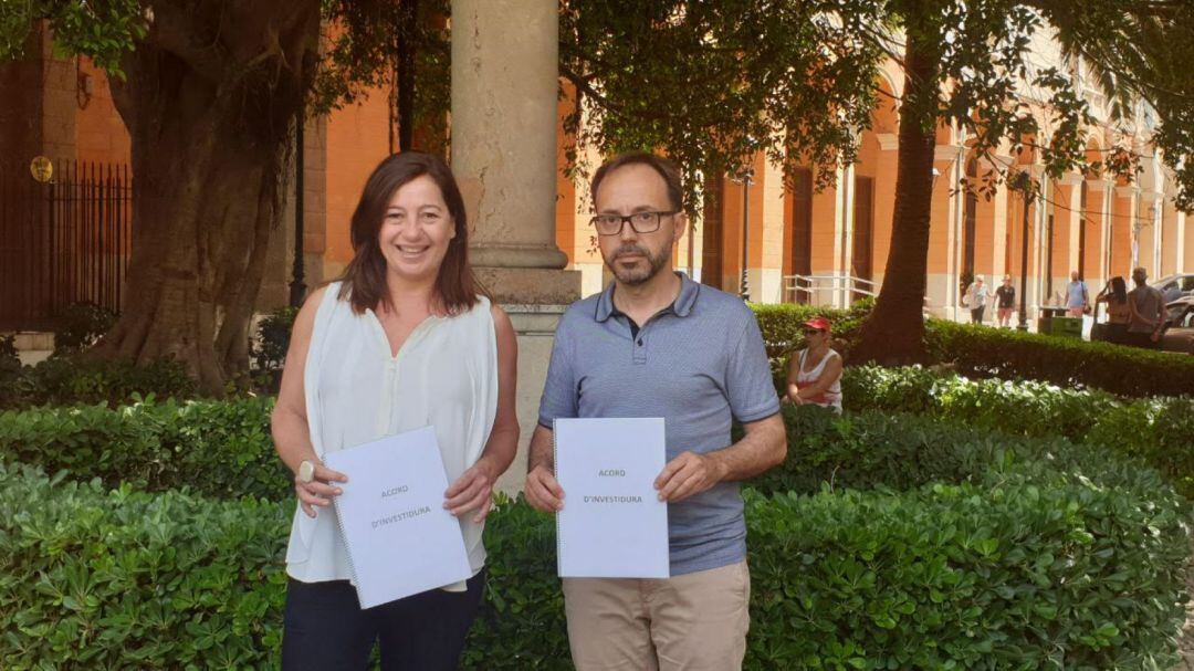 Armengol i Castells han signat l'acord per a la investidura.