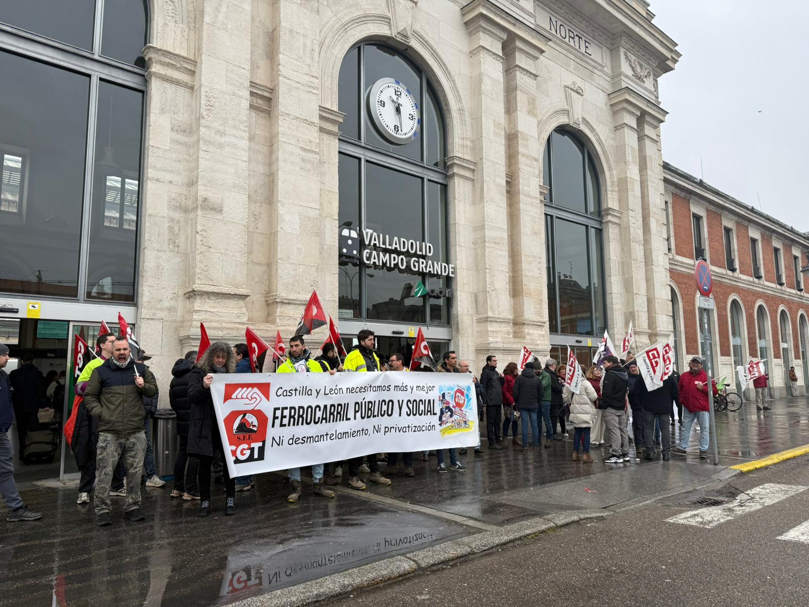 Retrasos y cancelaciones en la estación de trenes de Valladolid en la primera jornada de huelga del sector ferroviario