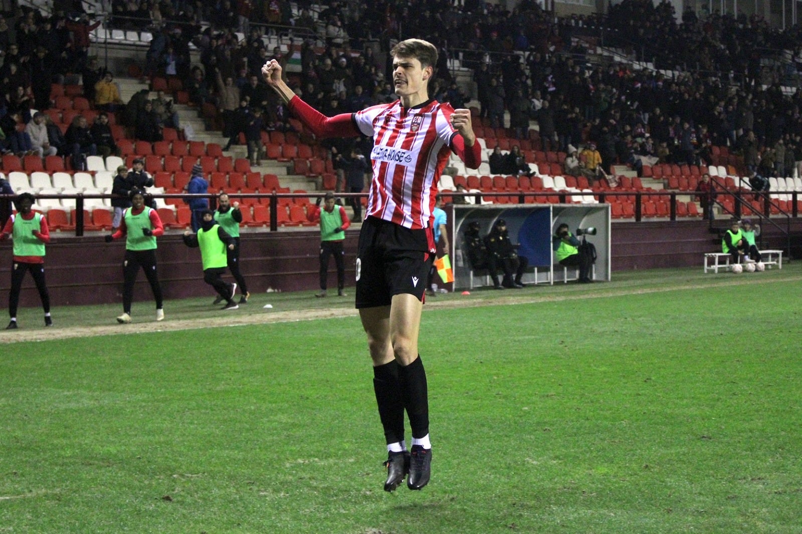 Jorge Martínez-Losa celebra su primer gol de blanquirrojo / UD Logroñés