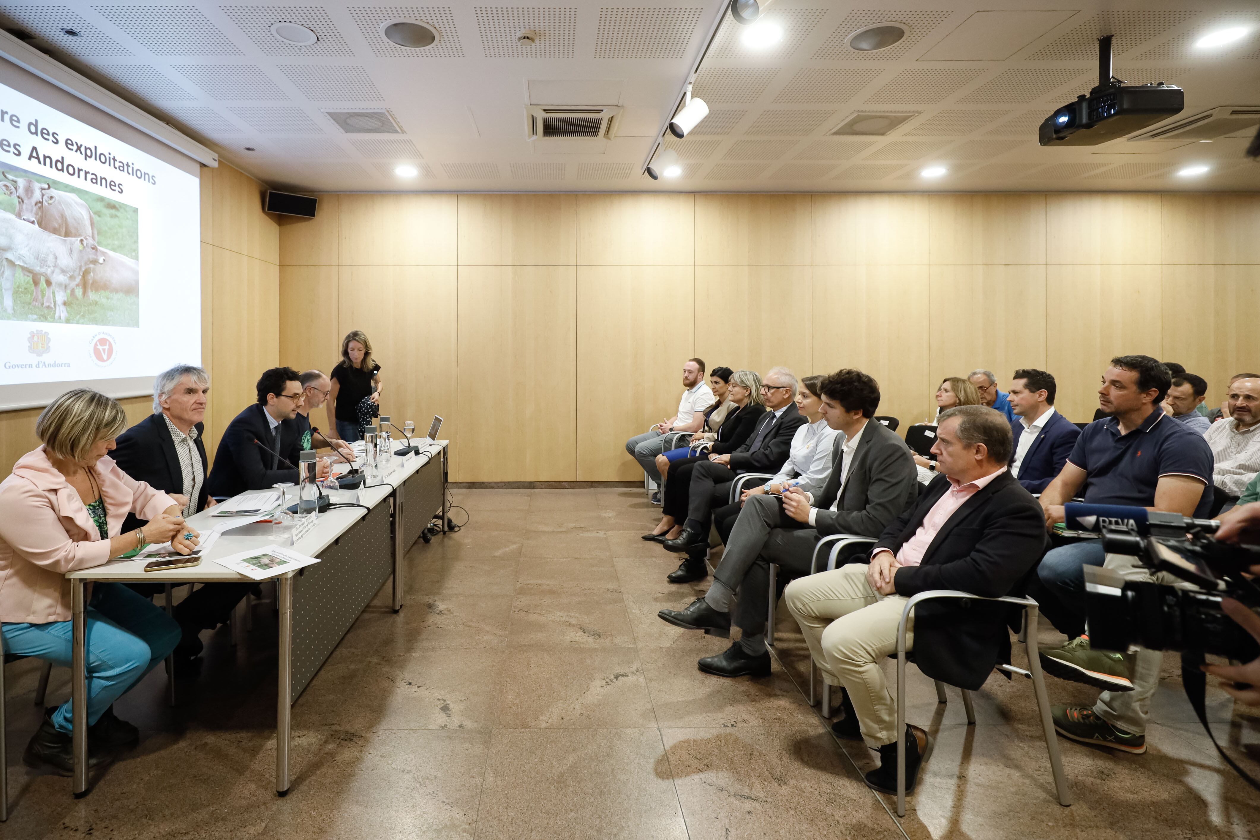 La presentació de l&#039;estudi sobre el futur de la ramaderia andorrana que ha fet la Chambre d’Agriculture de l’Ariège al centre de congressos d&#039;Andorra la Vella.
