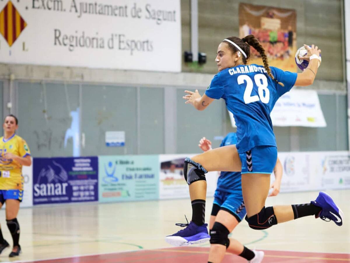 El Elda prestigio anuncia el fichaje de la extremo Andrea Claramonte y las bajas de Paqui Meca e Irene Mateo