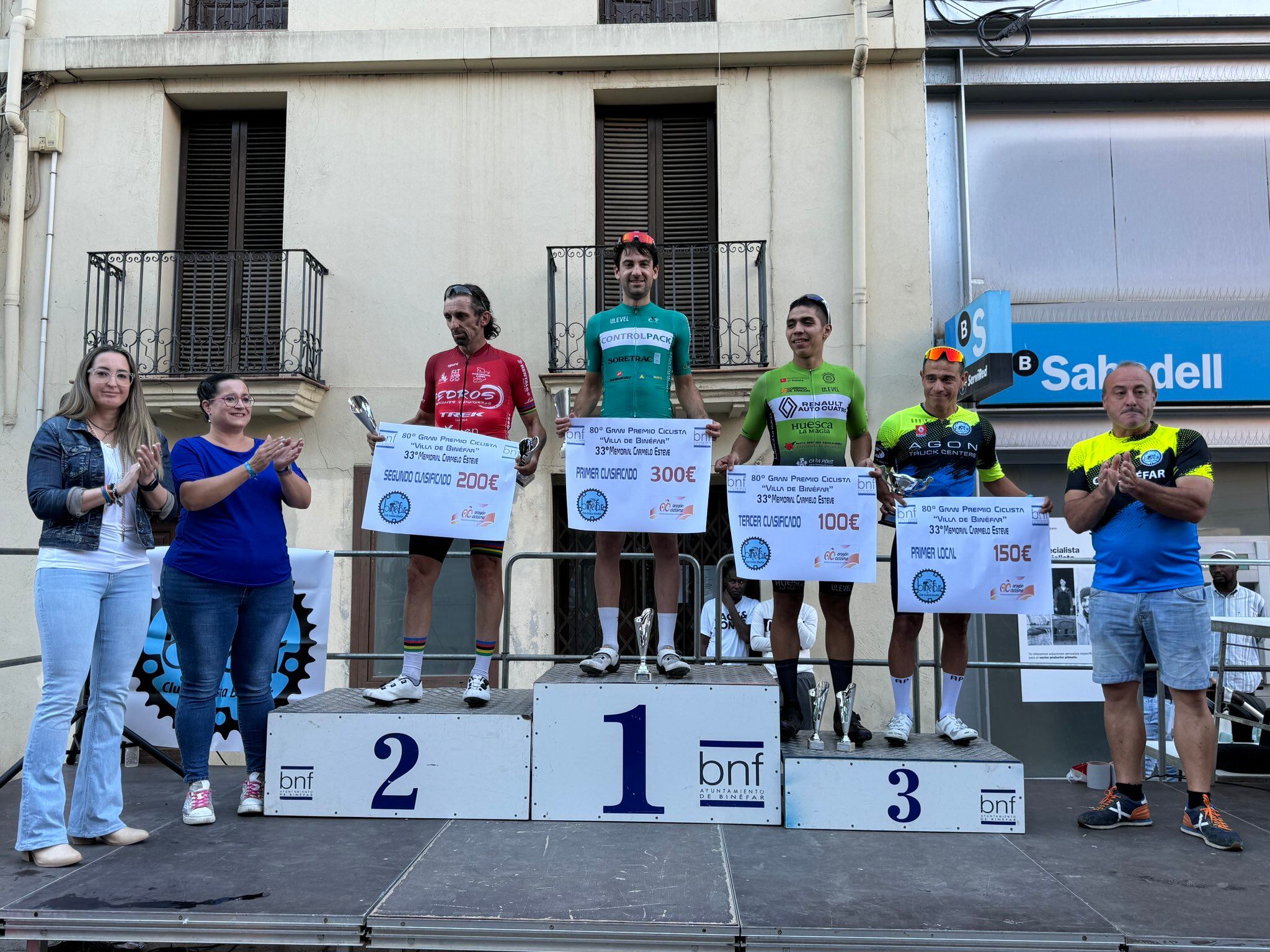 Podio del Gran Premio de Ciclismo de Binéfar