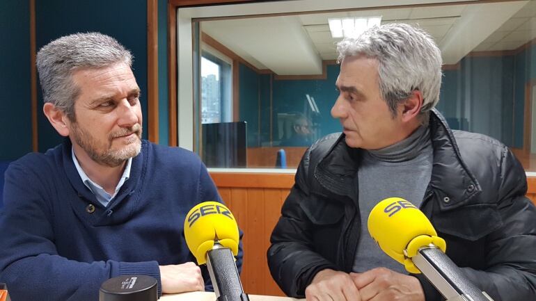 Javier Ceruti y Carlos Sánchez durante la tertulia de la Ventana de Cantabria 