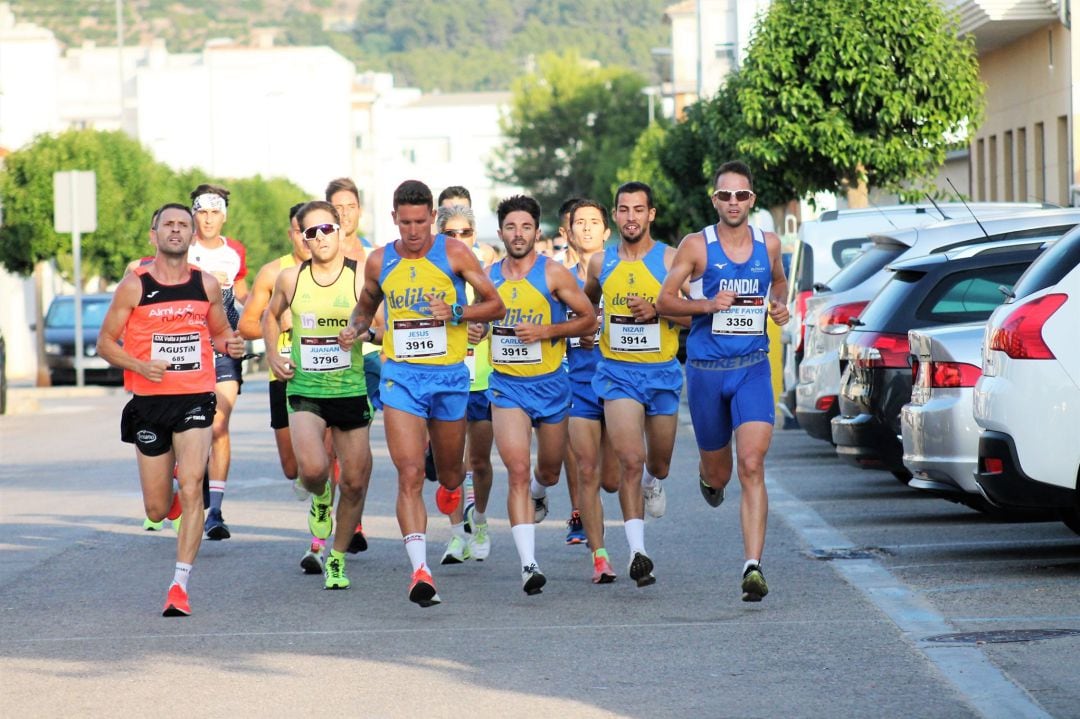 Un momento de la carrera en Simat de la Valldigna