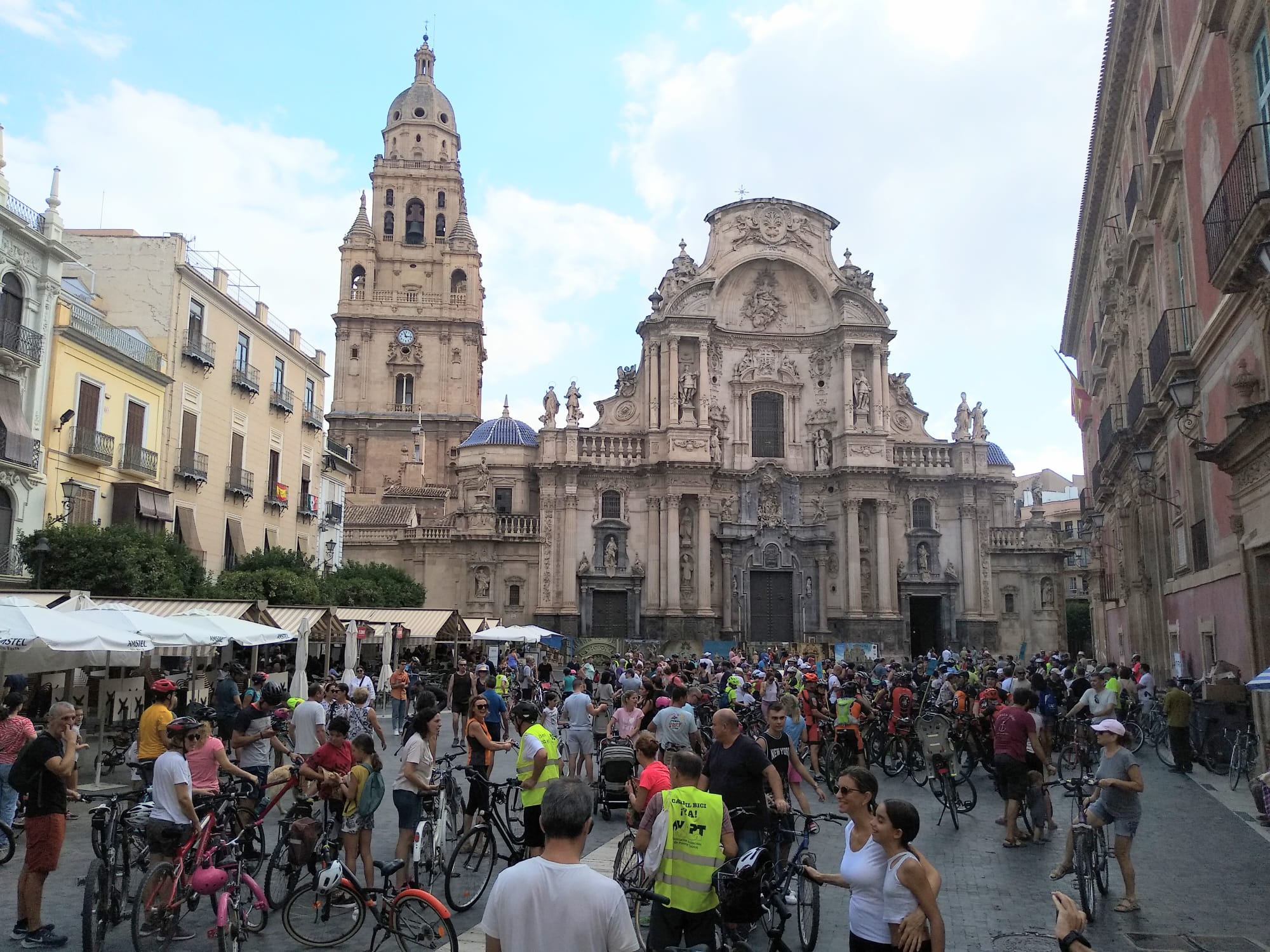 Cientos de ciclistas piden en Murcia una ciudad más habitable