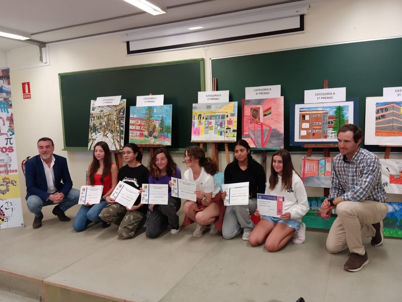 Imagen de las premiadas en el IES Vela Zanetti