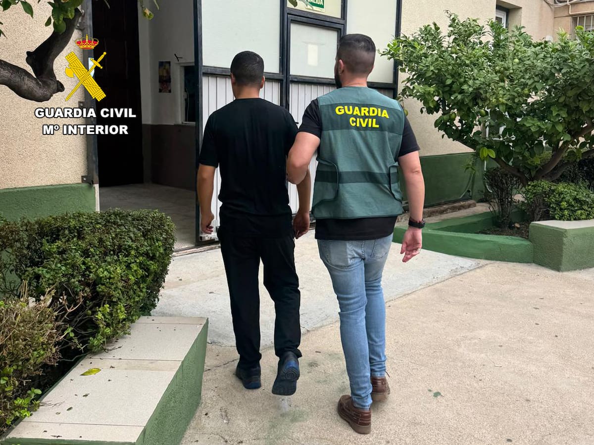 Detienen a dos personas por agredir, amordazar y robar a una joven en Totana