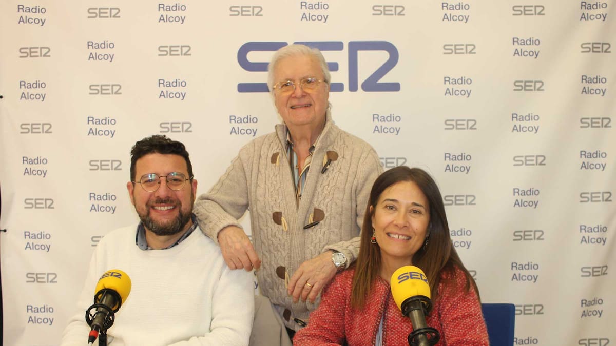 La concejal de Turismo, Lorena Zamorano y el vicealcalde Àlex Cerradelo hablan sobre las celebraciones de Moros y Cristianos, en Amagatalls de la Festa