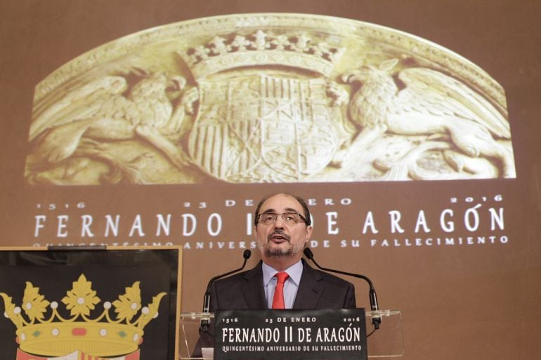 El presidente de Aragón y líder de los socialistas aragoneses, Javier Lambán, durante  el acto conmemorativo del 500 aniversario de la muerte de Fernando el Católico en La Aljafería