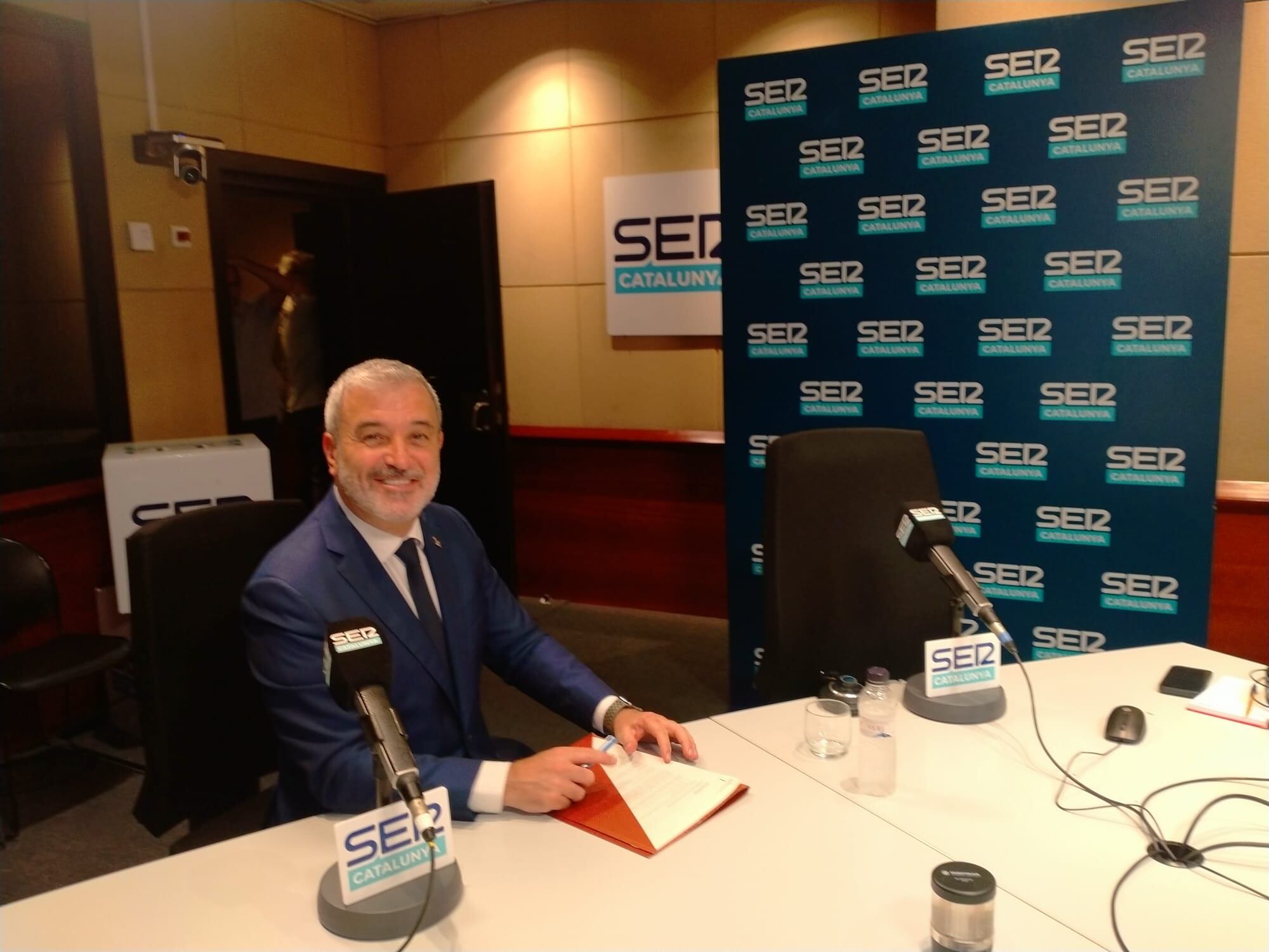 Jaume Collboni en una entrevista als estudis de SER Catalunya