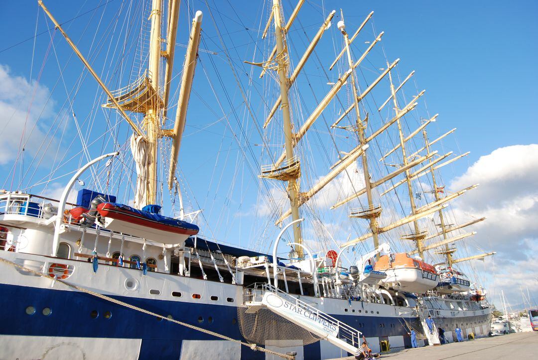 El velero Royal Clipper atracado en el Puerto de Motril