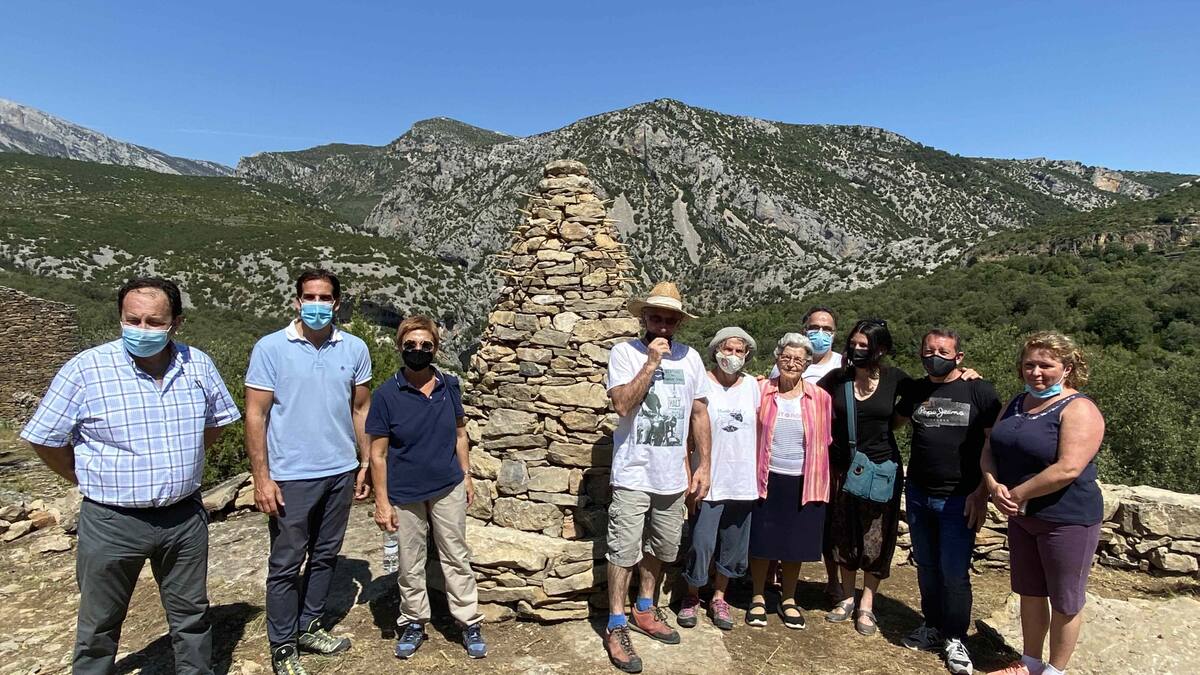 Cheto ya cuenta con una escultura homenaje a los muretes de piedra seca