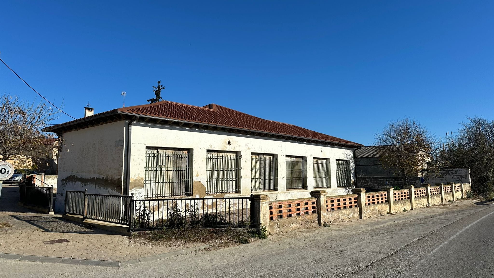 Antiguas escuelas de Almuniente