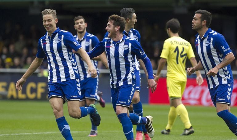 Ibai Gómez celebra con sus compañeros el primer gol marcado al Villarreal en El Madrigal.